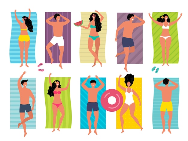 As pessoas tomam sol turistas de férias de verão grupo de pessoas relaxando na praia corpos masculinos e femininos personagens planas vetoriais recentes