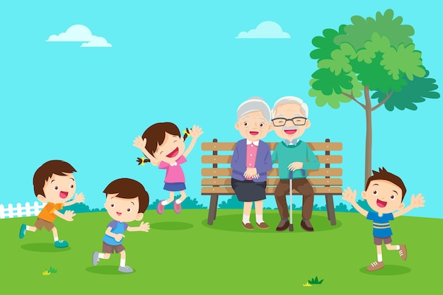 Avós com crianças brincando felizesavós e netos brincando no parque