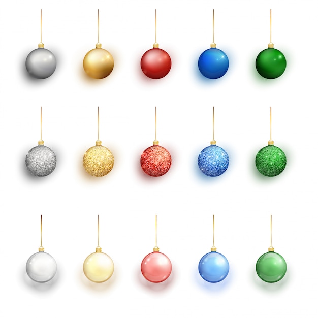 Bolas de natal coloridas em fundo branco.