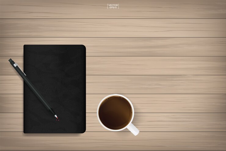 Vetor caderno com textura de capa preta e xícara de café em fundo de madeira.