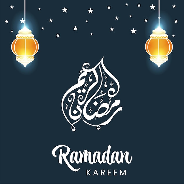 Vetor caligrafia árabe branca de ramadan kareem com lanternas acesas penduradas e estrelas decoradas em fundo azul-petróleo escuro