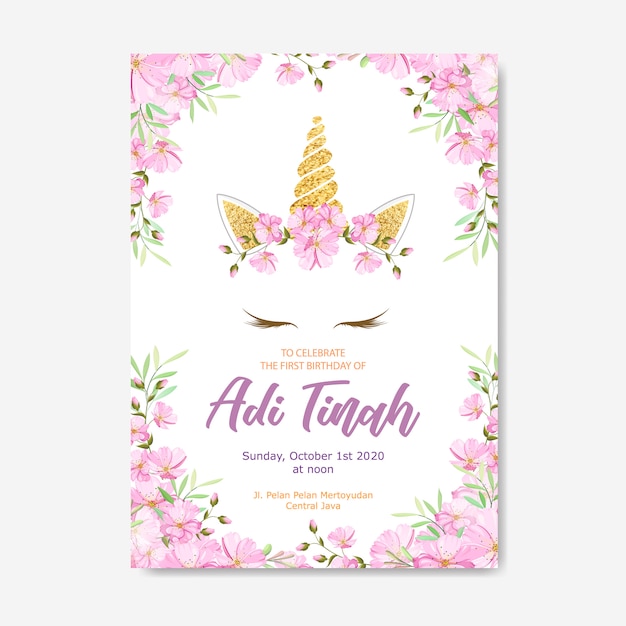 Cartão de convite de unicórnio com grinalda floral e glitter dourado