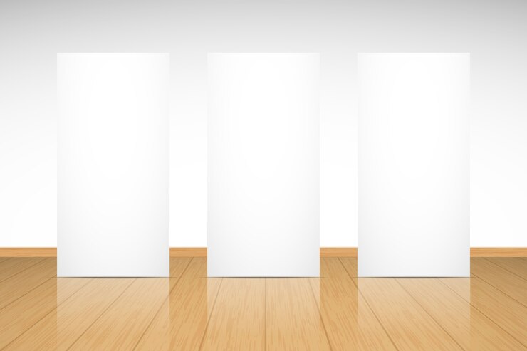 Cena realista mostra os três quadros brancos
