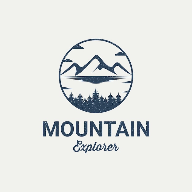 Círculo de emblema ao ar livre de logotipo de montanha - projeto de floresta de pinheiros de vida selvagem de aventura, natureza de exploração de caminhadas, acampamento basecamp fogueira de acampamento himalaia alpino.