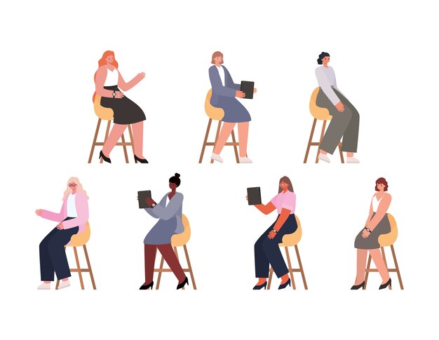 Conjunto de caricaturas de empresárias em cadeiras com design de tablet, gestão empresarial e tema corporativo