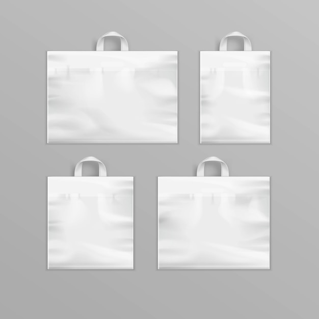 Conjunto de diferentes sacos de compras de plástico reutilizáveis vazios brancos com alças para design de embalagem Close-up isolado no fundo