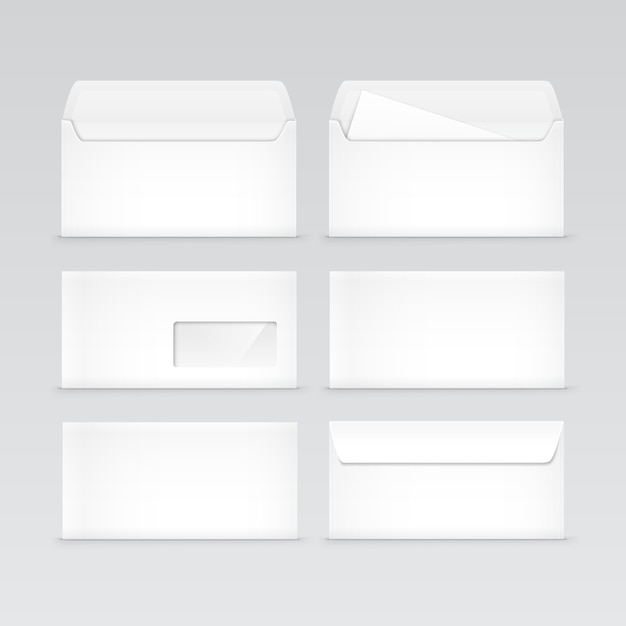 Conjunto de envelopes em branco brancos isolados