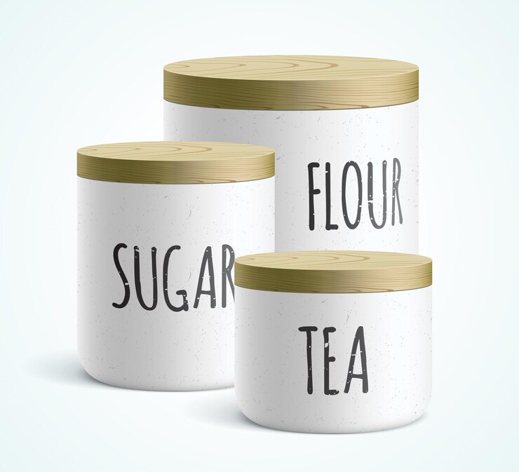 Vetor conjunto de vetores de recipientes de cerâmica branca de estilo moderno, com texto de farinha, açúcar e chá. vasilhas de cozinha cobertas por uma tampa de madeira, isoladas em um fundo branco.