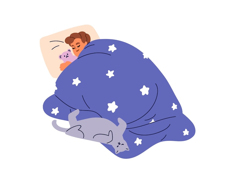Vetor criança feliz dormindo deitada sob um cobertor criança bonita relaxando sonhando com brinquedo de urso e gato de estimação menino dormindo em travesseiro de almofada macio confortável ilustração vetorial plana isolada em fundo branco