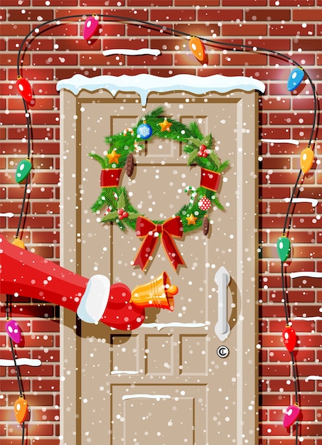 Decoração de porta de natal com guirlanda e sino