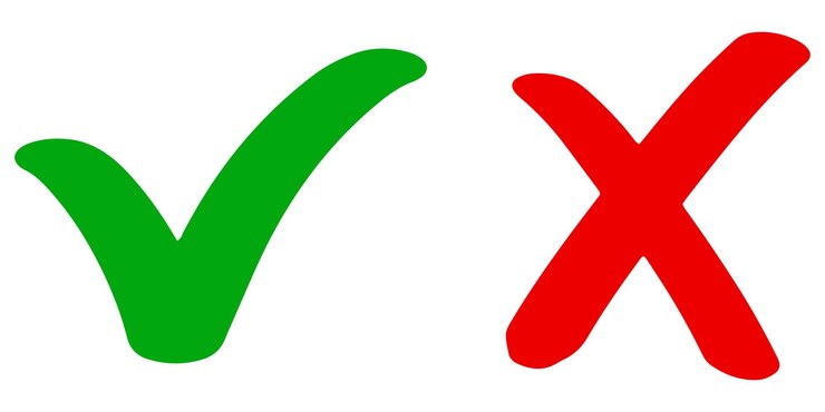 Vetor desenho à mão de marca de verificação verde e cruz vermelha isolada ícone certo e errado ilustração vetorial