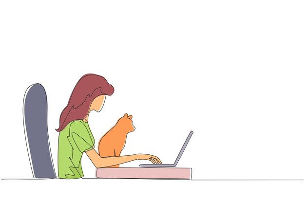 Desenho de linha contínua de uma bela mulher sentada e abraçando um gato enquanto escreve no laptop