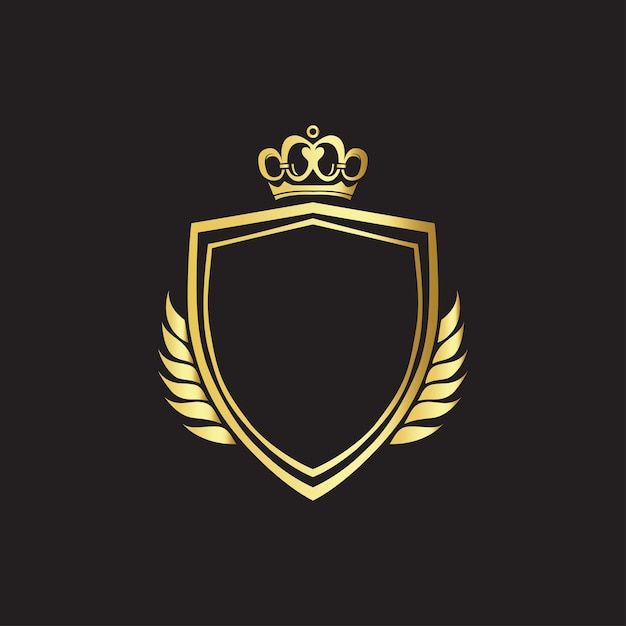 Desenho elegante de escudo dourado com coroa e asas em fundo preto para marca premium