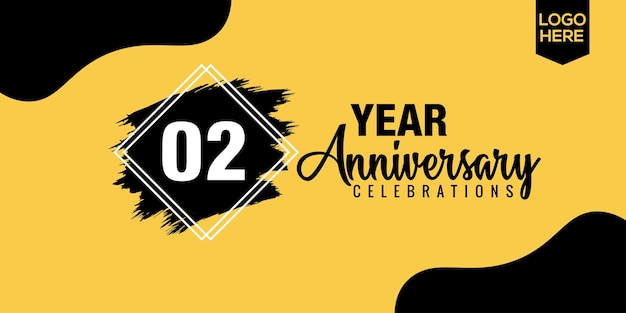 Vetor design de celebração de aniversário de 02 anos com pincel preto e design de vetor de cor amarela