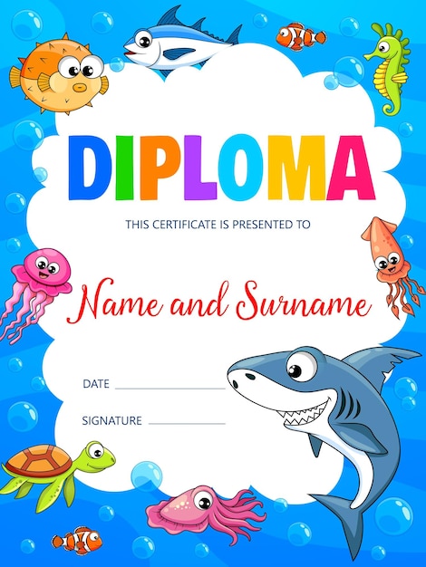 Diploma vertical infantil em quadro vetorial de animais de desenhos animados subaquáticos diploma de certificado infantil ou prêmio de educação infantil e escolar no fundo do mar azul com tubarão de peixe engraçado e lula