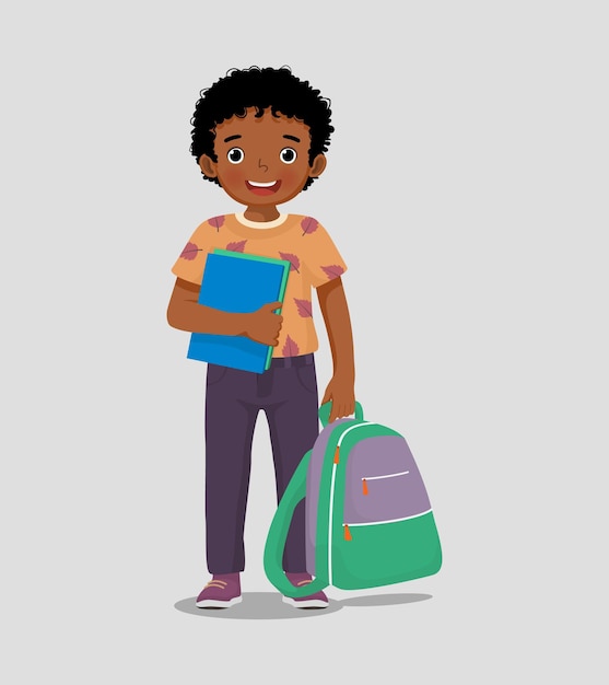 Feliz menino africano estudante segurando mochila e livro sentindo-se animado por estar de volta à escola