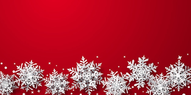 Fundo de Natal com flocos de neve de papel com sombras suaves, branco sobre fundo vermelho