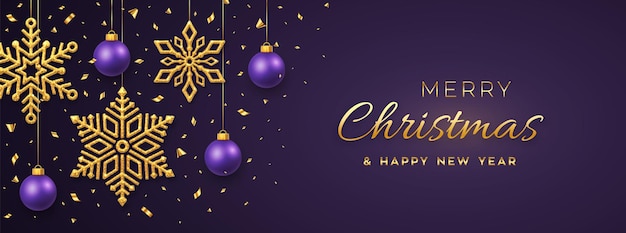 Fundo roxo de natal com flocos de neve dourados brilhantes e bolas de suspensão. cartão de feliz natal. pôster de natal e ano novo de férias, banner da web, site de cabeçalho. ilustração vetorial.