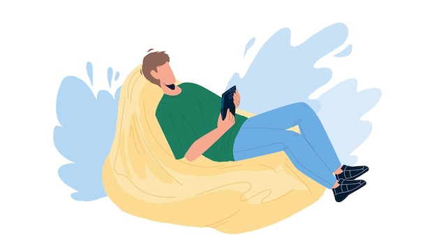 Homem relaxar no saco de feijão e jogando no telefone vector. jovem rapaz tem tempo de lazer e relaxar no sofá macio. personagem freelancer empresário relaxando após o trabalho ilustração plana dos desenhos animados