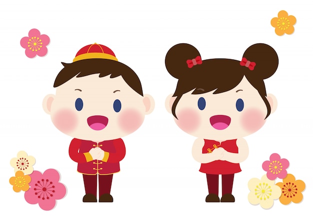 Lindo menino e menina em trajes tradicionais chineses
