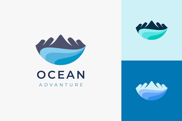 Logotipo da viagem ou aventura em forma de ilha ou oceano de montanha