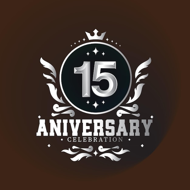 logotipo de aniversário de 15 anos com cor prata elegância isolada em fundo marrom para evento de celebração