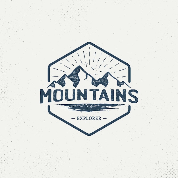 Logotipo vintage de distintivo montanha