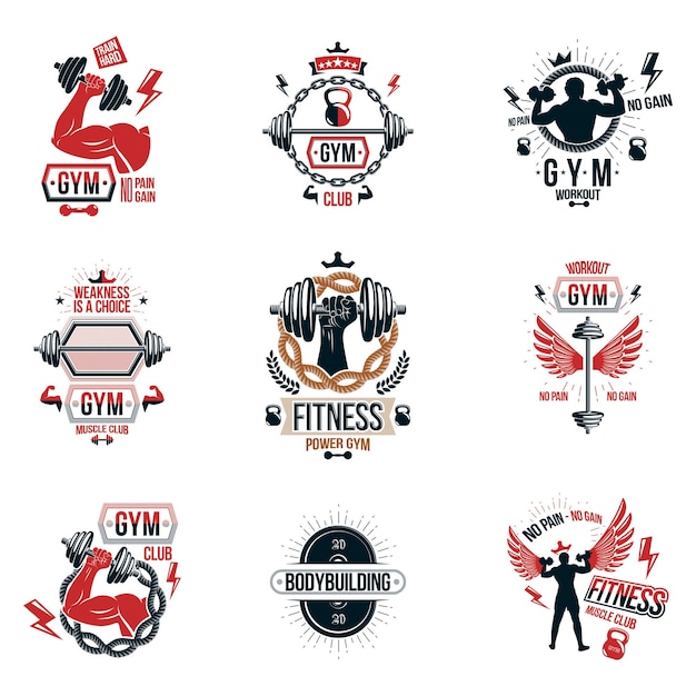 Logotipos de tema de treino de fitness vetorial e coleção de cartazes inspiradoras criada com halteres, halteres, equipamentos esportivos de pesos de disco e silhuetas de corpo de esportista muscular.