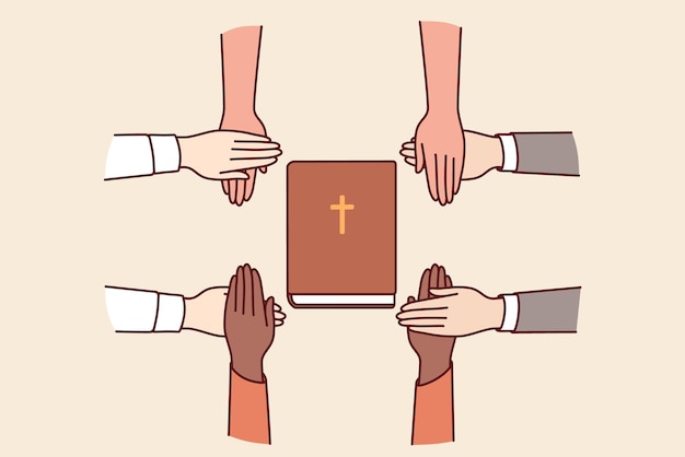 Mãos de crentes cristãos segurando a Bíblia que lhes permite comungar com o Senhor
