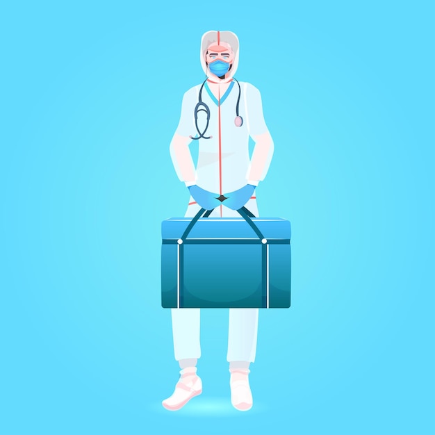 médico com máscara e uniforme de segurança segurando kit de primeiros socorros luta contra a pandemia de coronavírus covid-19
