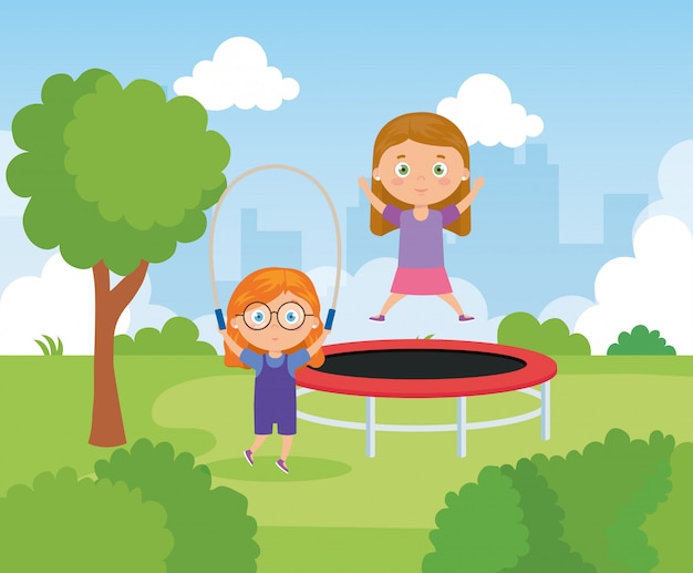 Meninas com salto trampolim e pular corda na paisagem do parque