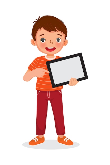 Menino feliz segurando e apontando para um tablet digital com tela vazia para textos e conteúdo de anúncios