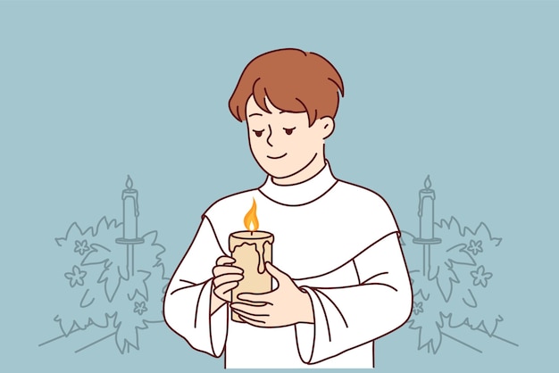 Menino participa da santa comunhão e segura uma vela acesa para o ritual religioso cristão