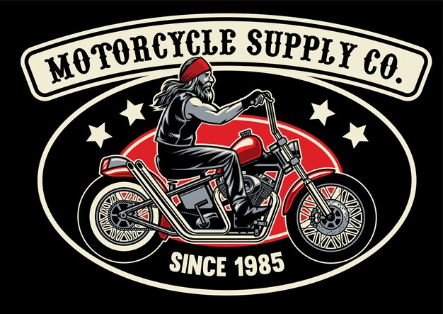 Motociclista idoso com motocicleta chopper