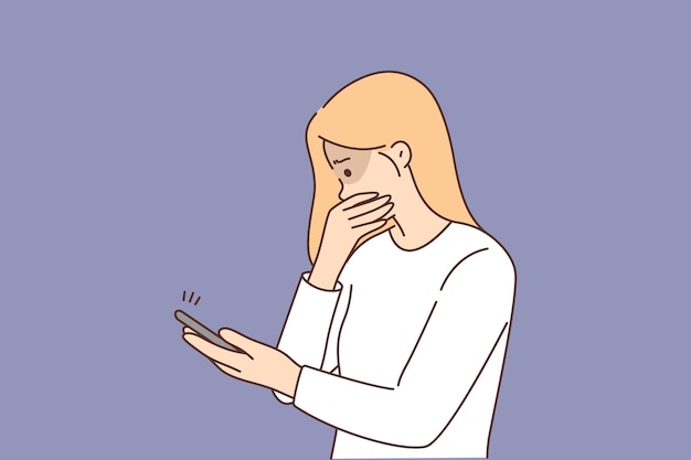Mulher assustada com telefone foi vítima de cyberbullying e recebeu mensagens com discurso de ódio