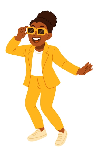 Mulher elegante dançando com um terno amarelo brilhante e óculos de sol