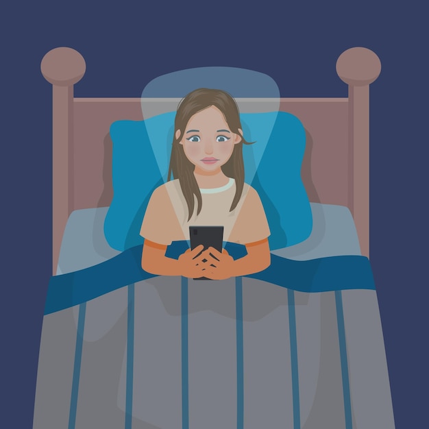 Mulher jovem usando smartphone deitada na cama no quarto escuro