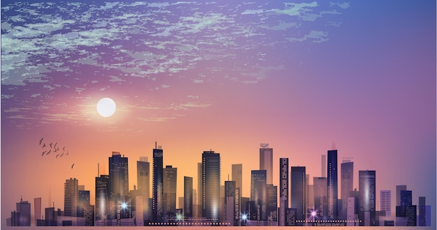 O horizonte da cidade moderna à noite à luz da lua ou ao pôr-do-sol e no céu nublado