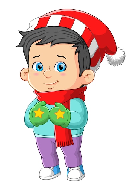 O menino feliz bonito está vestindo a fantasia de inverno com o chapéu de Papai Noel