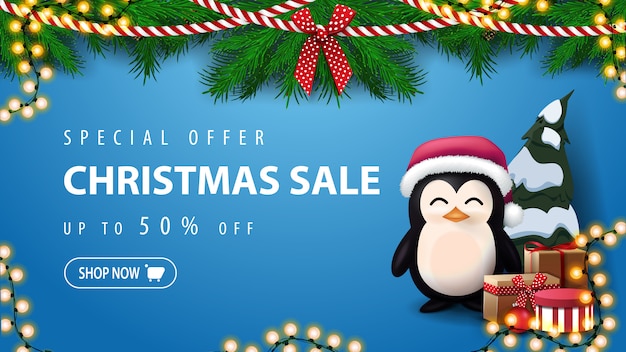 Oferta especial, venda de natal, banner de desconto azul com pinguim no chapéu de papai noel com presentes