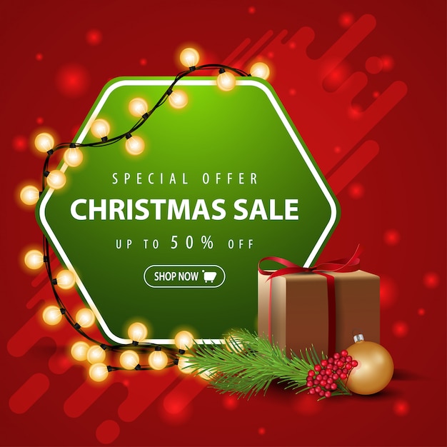 Oferta especial, venda de natal, desconto de até 50%, faixa quadrada vermelha e verde com guirlanda, presente e galho de árvore de natal