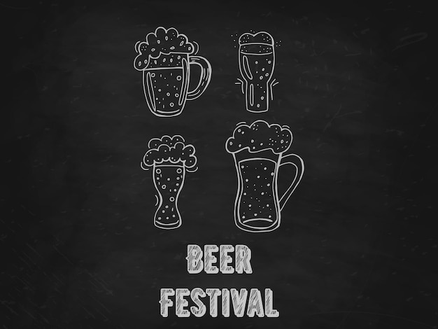 Vetor oktoberfest 2022 beer festival conjunto desenhado à mão de doodle elements feriado tradicional alemão canecas de cerveja de vidro com letras em um quadro de giz preto