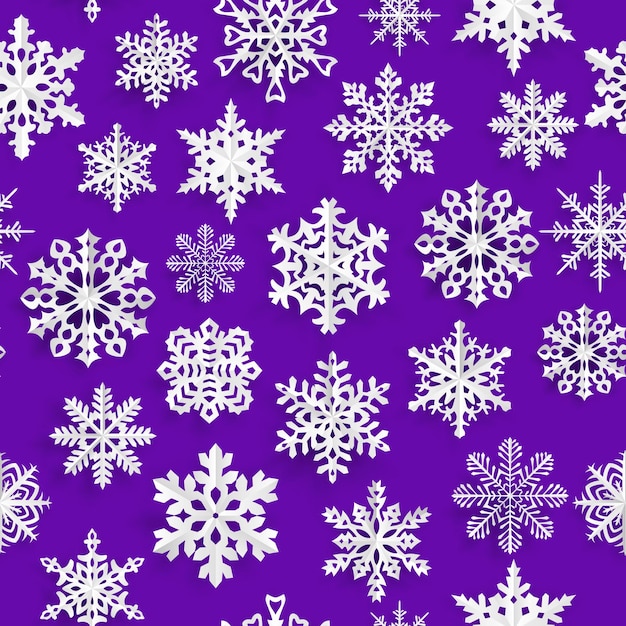 Padrão perfeito de natal com flocos de neve de papel branco sobre fundo violeta