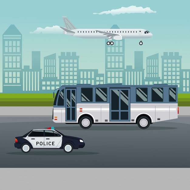 Paisagem da cidade com ônibus e transporte de veículos policiais