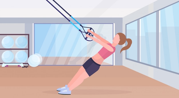 Palavras-chave: sporty mulher horizontal aptidão suspensão horizontal com comprimento elástico aptidão conceito menina estúdio horizontal workout moderno gymnas