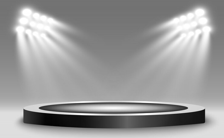 Pódio redondo, pedestal ou plataforma, iluminado por holofotes no fundo.