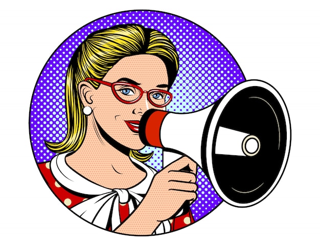 Pop art ilustração estilo cômico de uma linda garota segurando um alto-falante sobre um fundo de ponto azul. o rosto de mulher feliz com um megafone contando uma notícia. mulher jovem, anunciando, informação