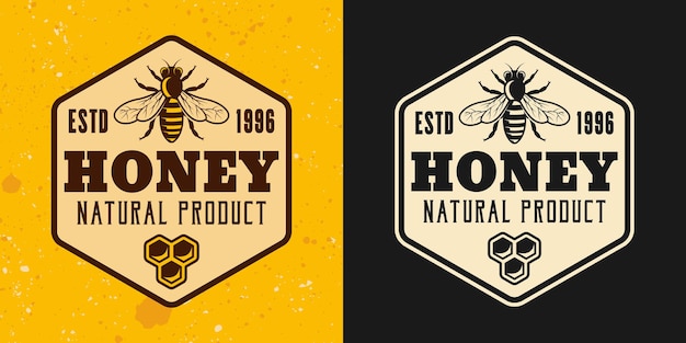 Produto de mel e apicultura em dois estilos coloridos com emblema, distintivo, etiqueta, adesivo ou logotipo em fundo amarelo e escuro