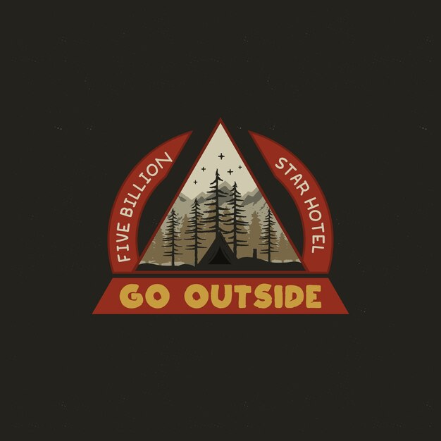 Projeto de ilustração do emblema de mountain camping.