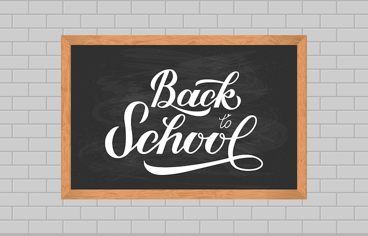 Vetor quadro-negro com moldura de madeira na parede de tijolos da sala de aula de volta à escola caligrafia mão lettering modelo vetorial para design de logotipo de pôster de tipografia banner flyer convite de sinal de cartão de saudação